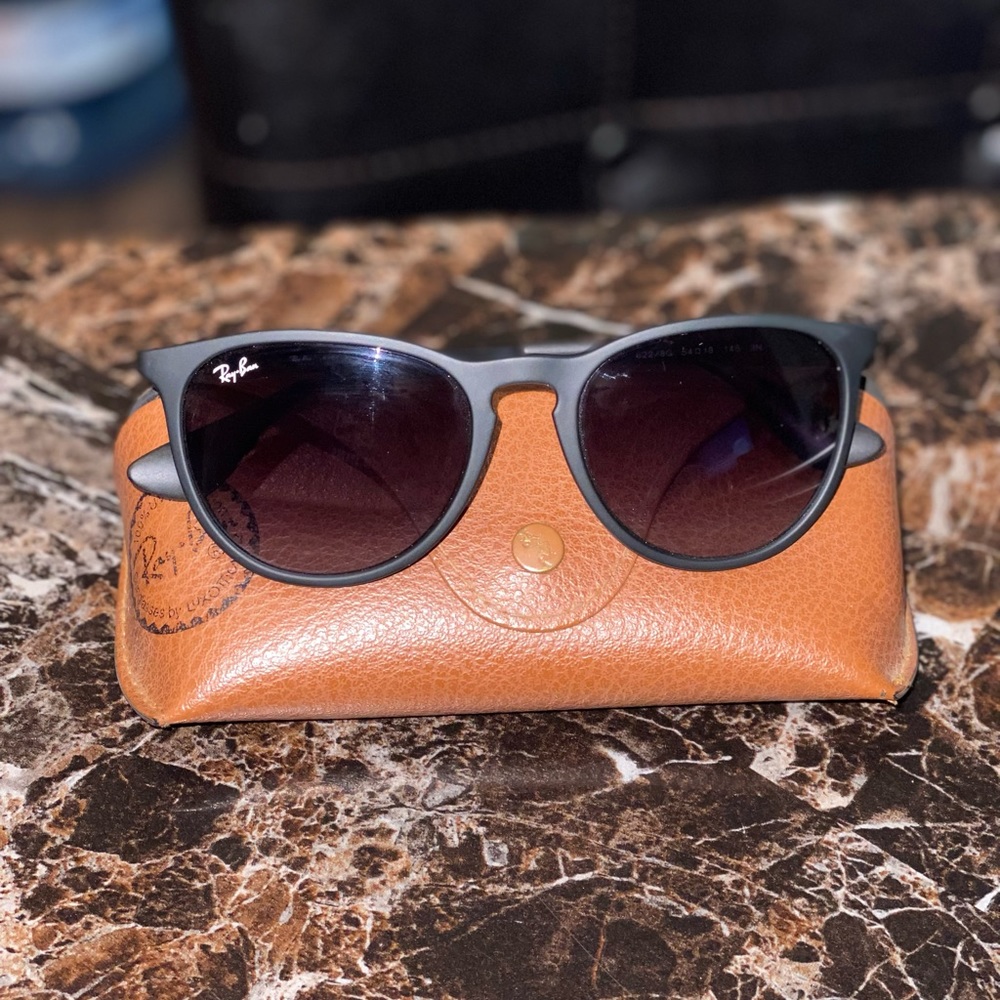 Ray-Ban Erika Classic, like new